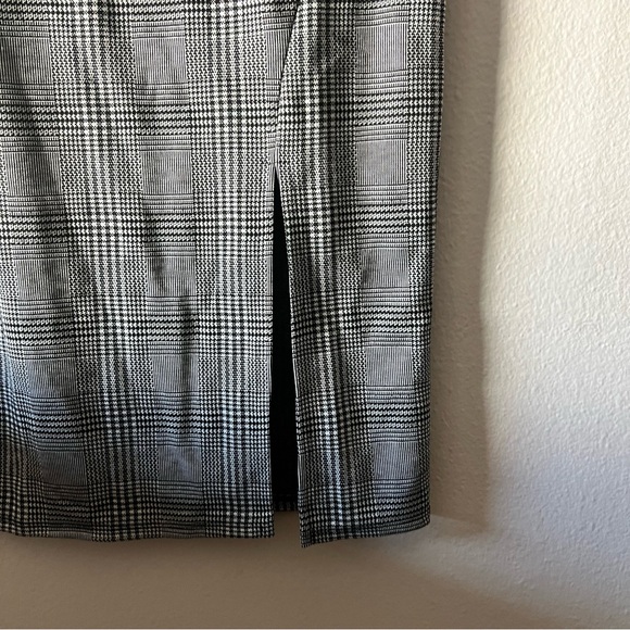 Elegant Black and Gray Plaid Midi Dress - Picture 4 of 6